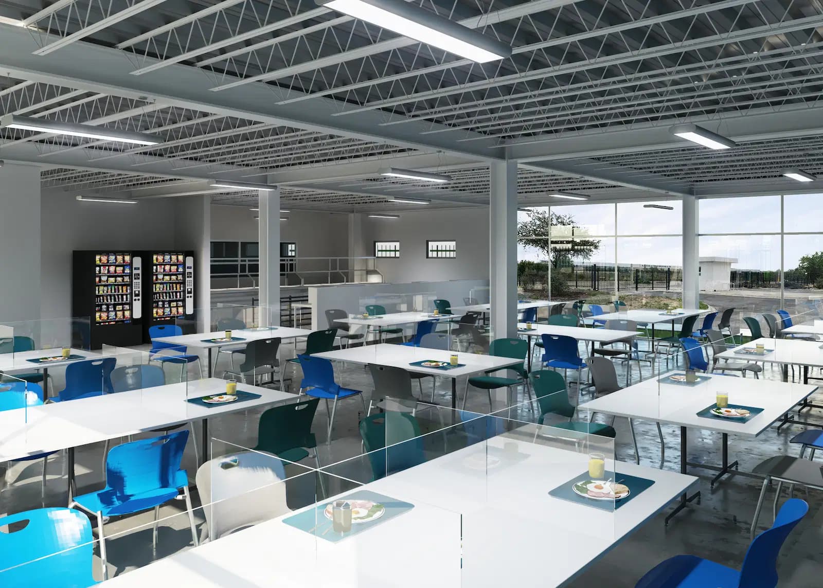 Comedor corporativo con mesas blancas, sillas de color y máquinas expendedoras